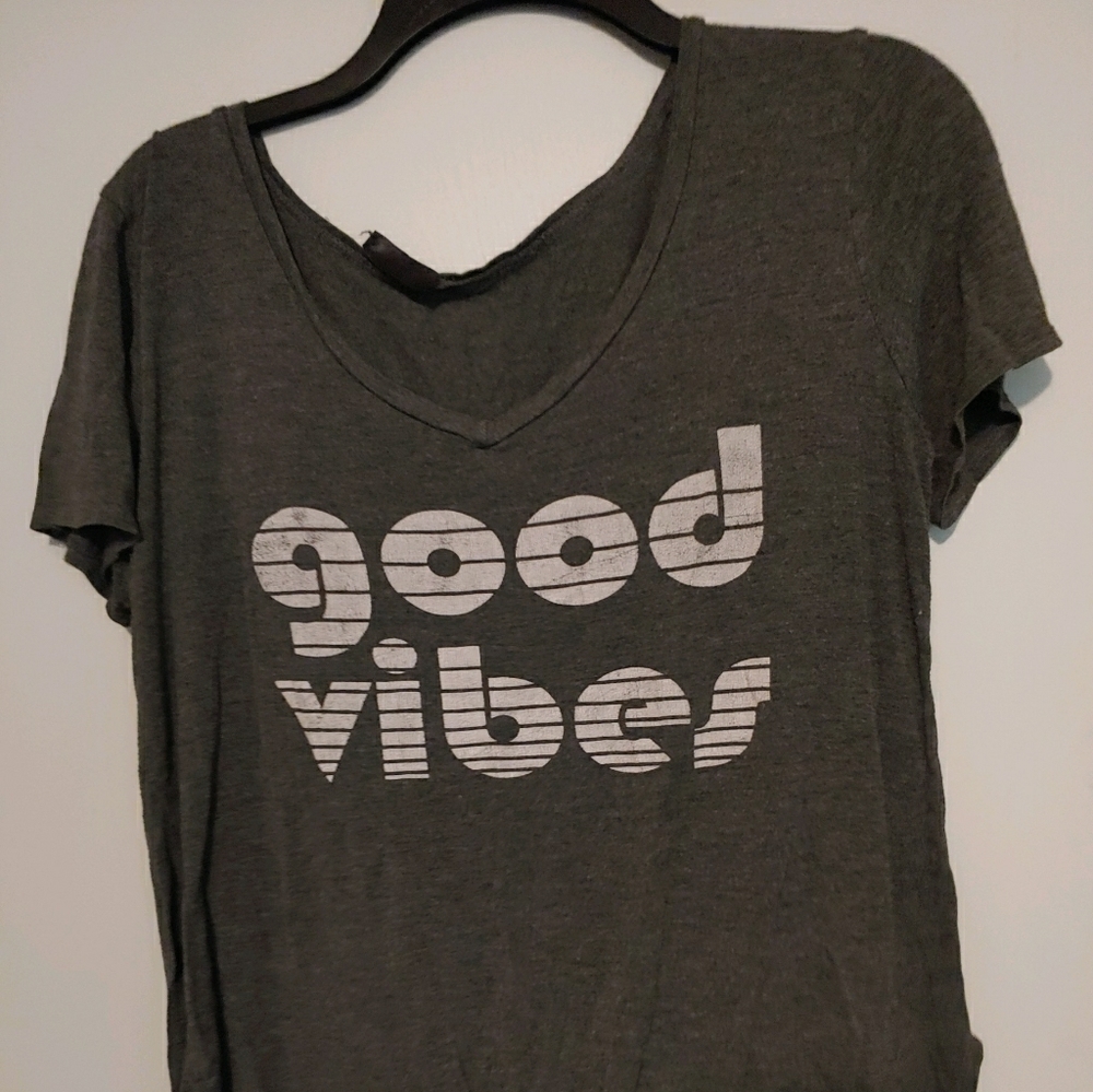 Good vibes gray tee
